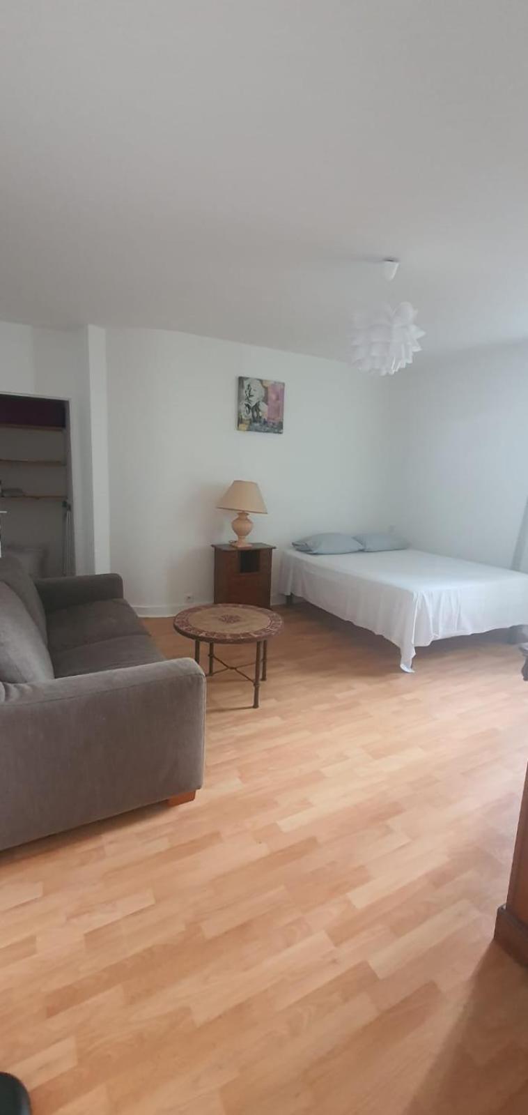 Appartement Proche Du Moulin Rouge Et De La Gare Saint Lazare Et Des Grands Magasins Galeries Lafayette *